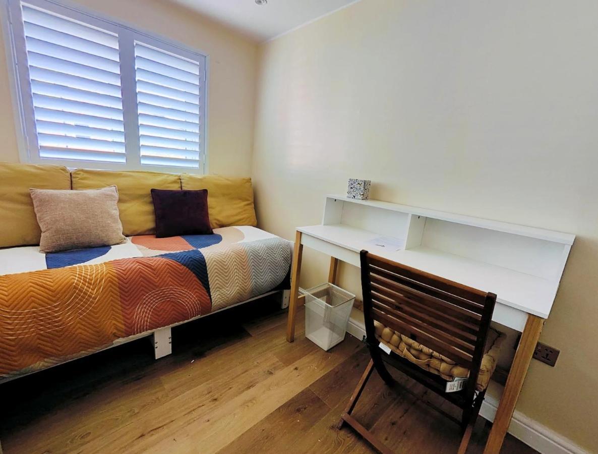 Adel'S House Bed & Breakfast London Bagian luar foto